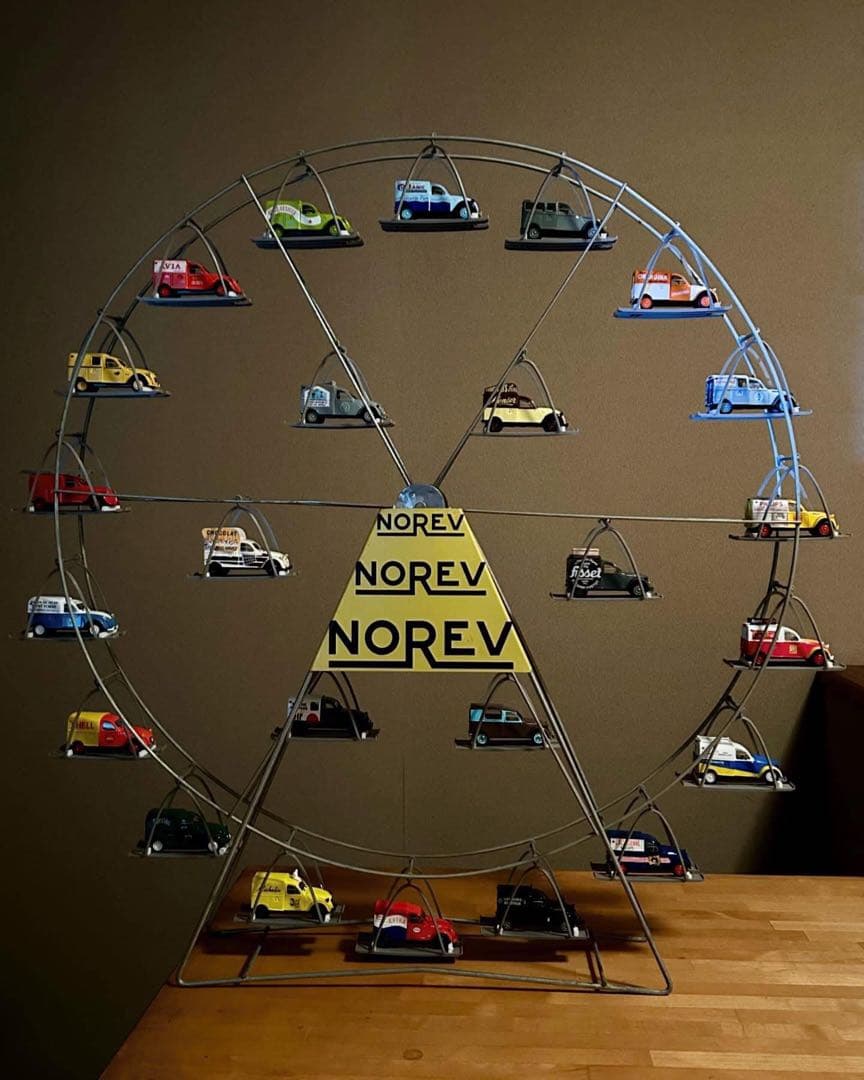 ノレブ社製 1960年代の観覧車ミニカーディスプレー