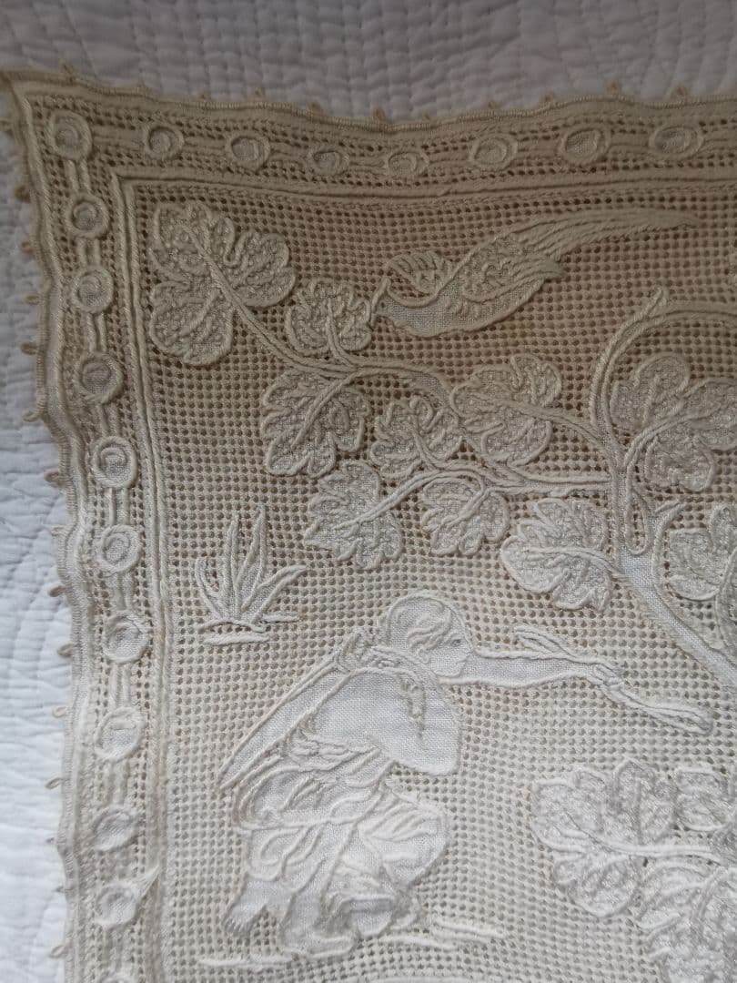 アンティークイタリア ブラットレース刺繍マット 神話の人物と男鹿と鳥 森林 古典