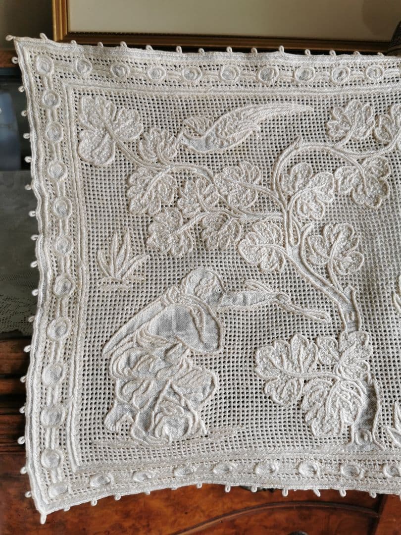 アンティークイタリア ブラットレース刺繍マット 神話の人物と男鹿と鳥 森林 古典