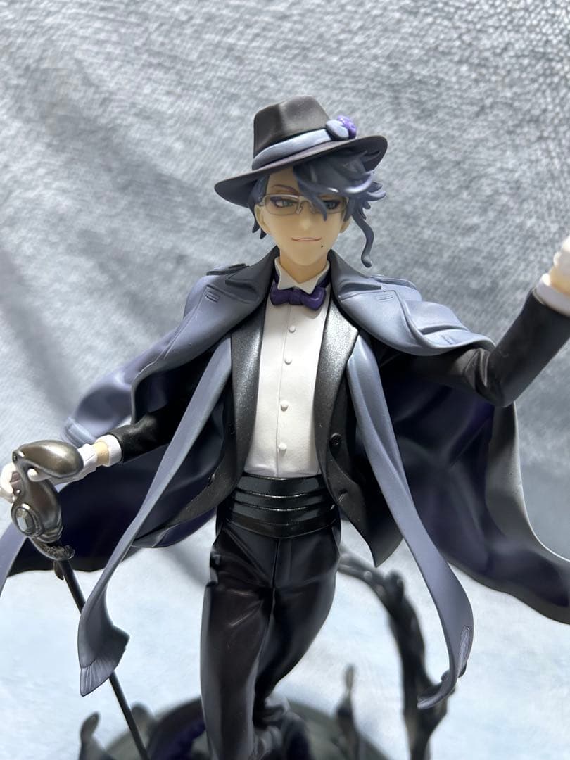 開封品 ツイステ アズール・アーシェングロット フィギュア