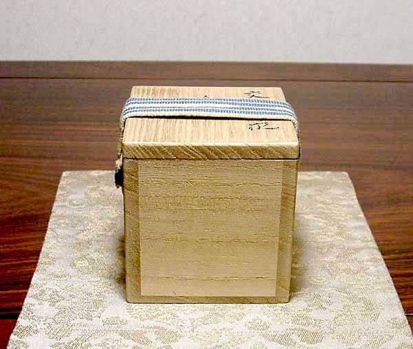 三井大磯　古余呂技窯　川瀬順一（竹春）作　交趾　歓冬花　香合　無傷　共箱　保証。