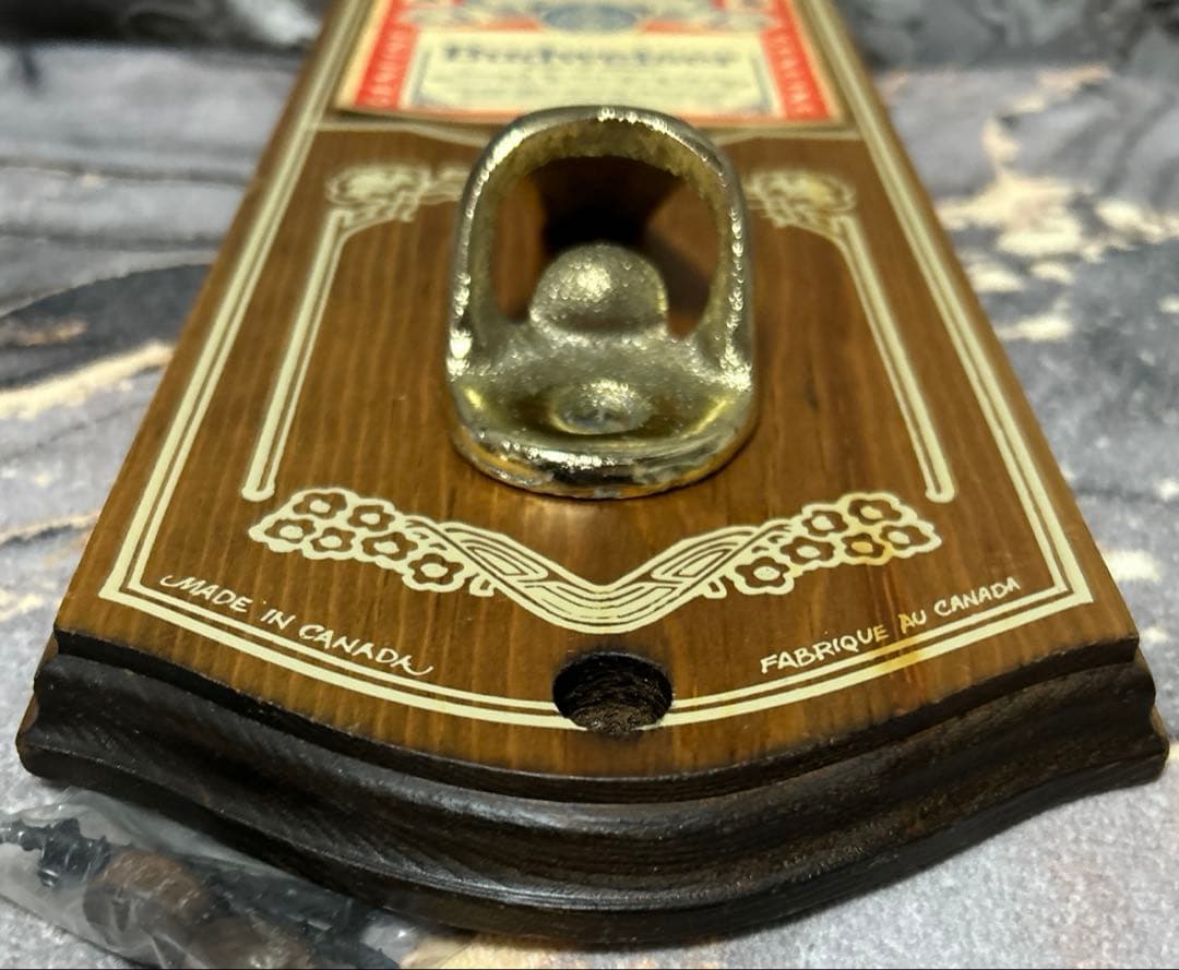 ビンテージ品 バドワイザー（Budweiser）壁掛け式栓抜 希少