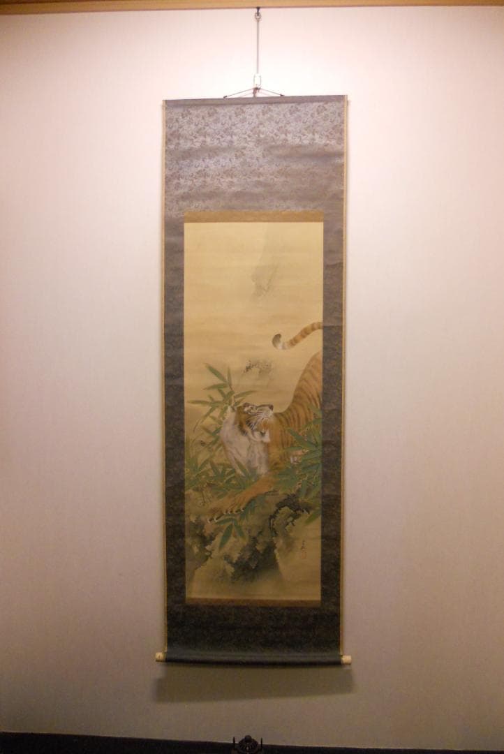 掛け軸 雲仙 猛虎之図 絹本 希少 軸装 茶道具 掛軸 美品 です。