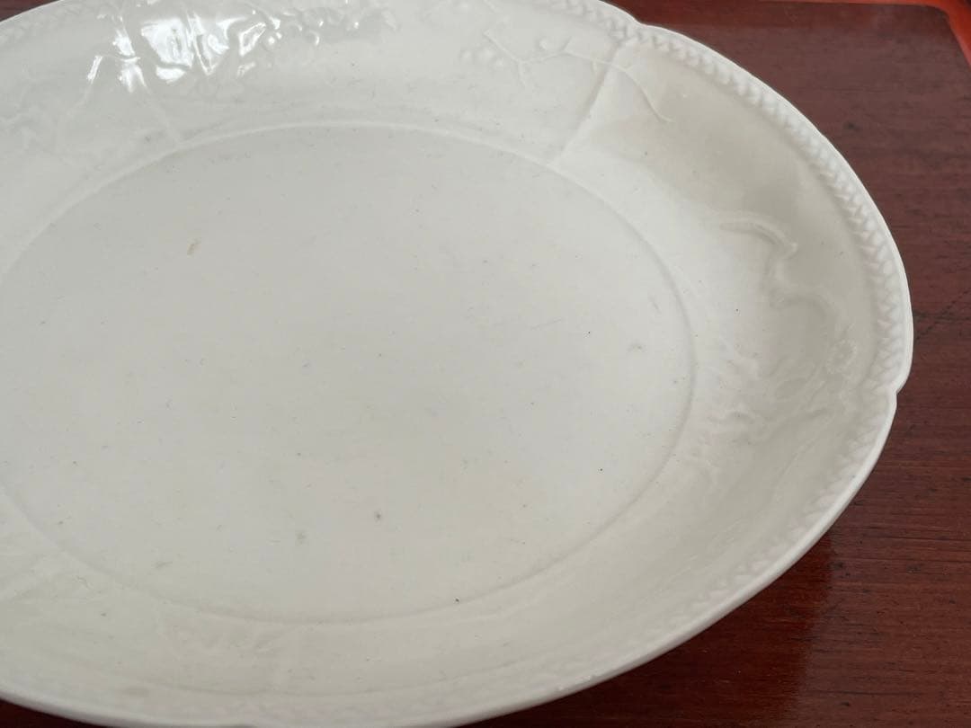 骨董　アンティーク　柿右衛門白磁　陽刻　印刻　柿右衛門　輪花皿　松竹梅　六寸皿