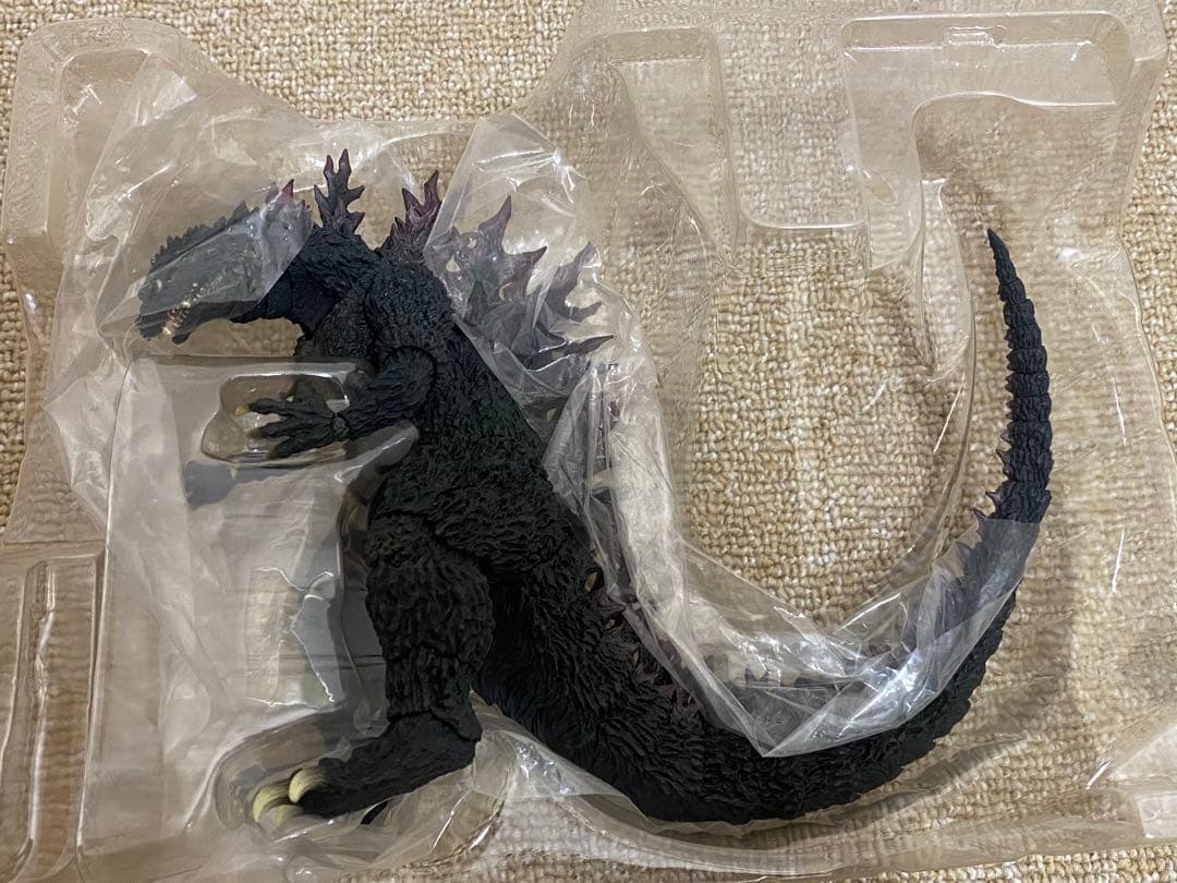 S.h.monsterarts ゴジラ 2000 ミレニアム