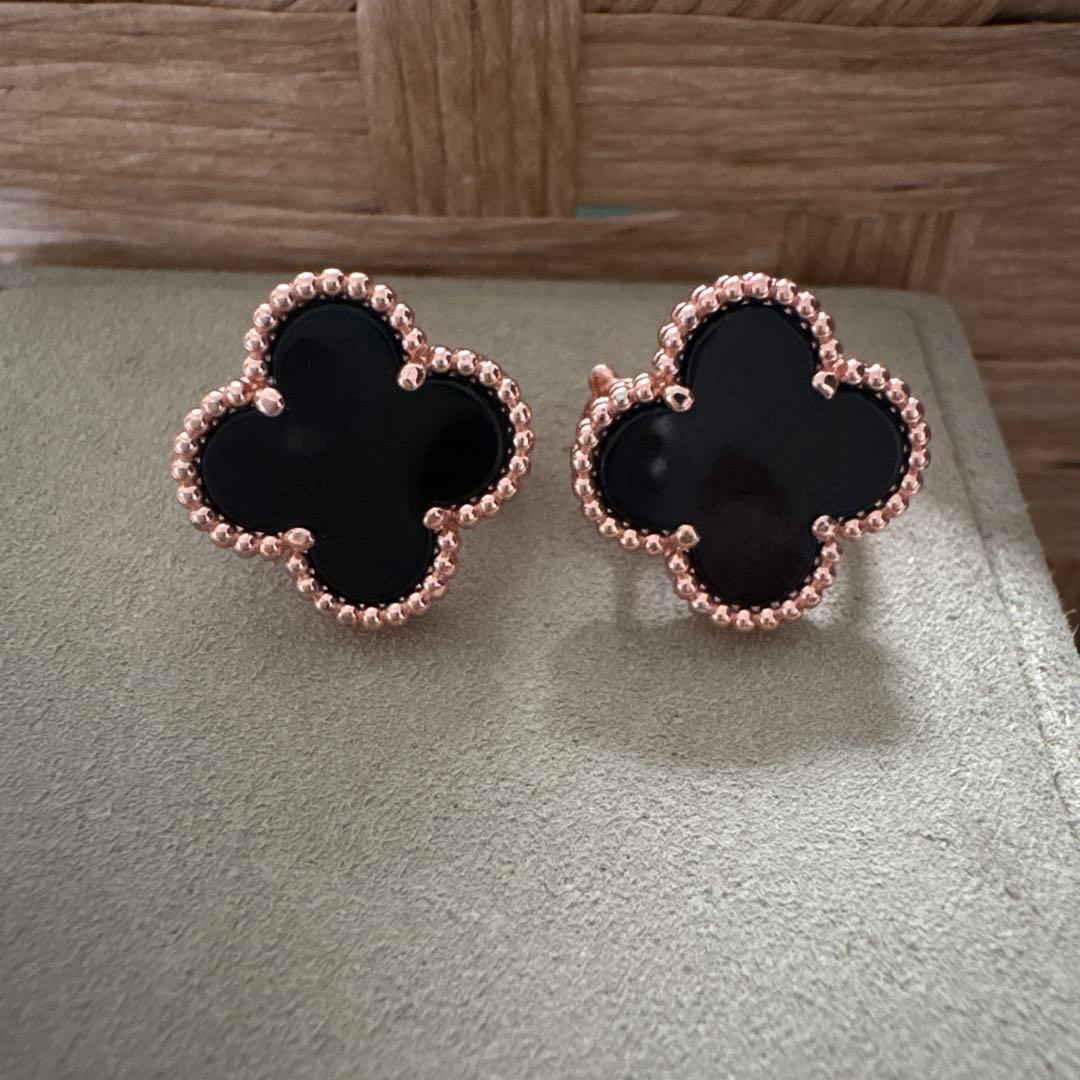 クローバーピアス