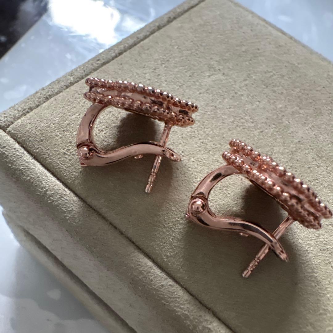 クローバーピアス