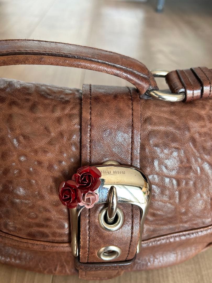 miumiu ミュウミュウ ショルダーバック ブラウン 赤い薔薇バラ飾り