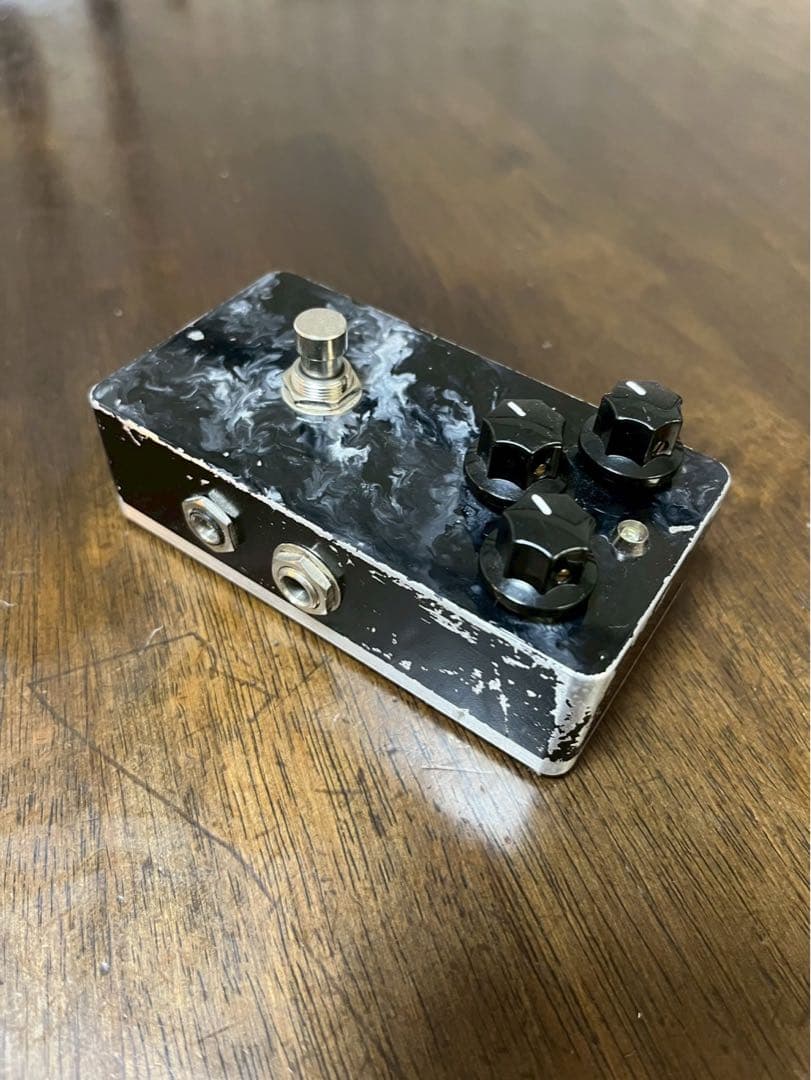 Leqtique Maestoso ギターエフェクター　黒塗装モデル