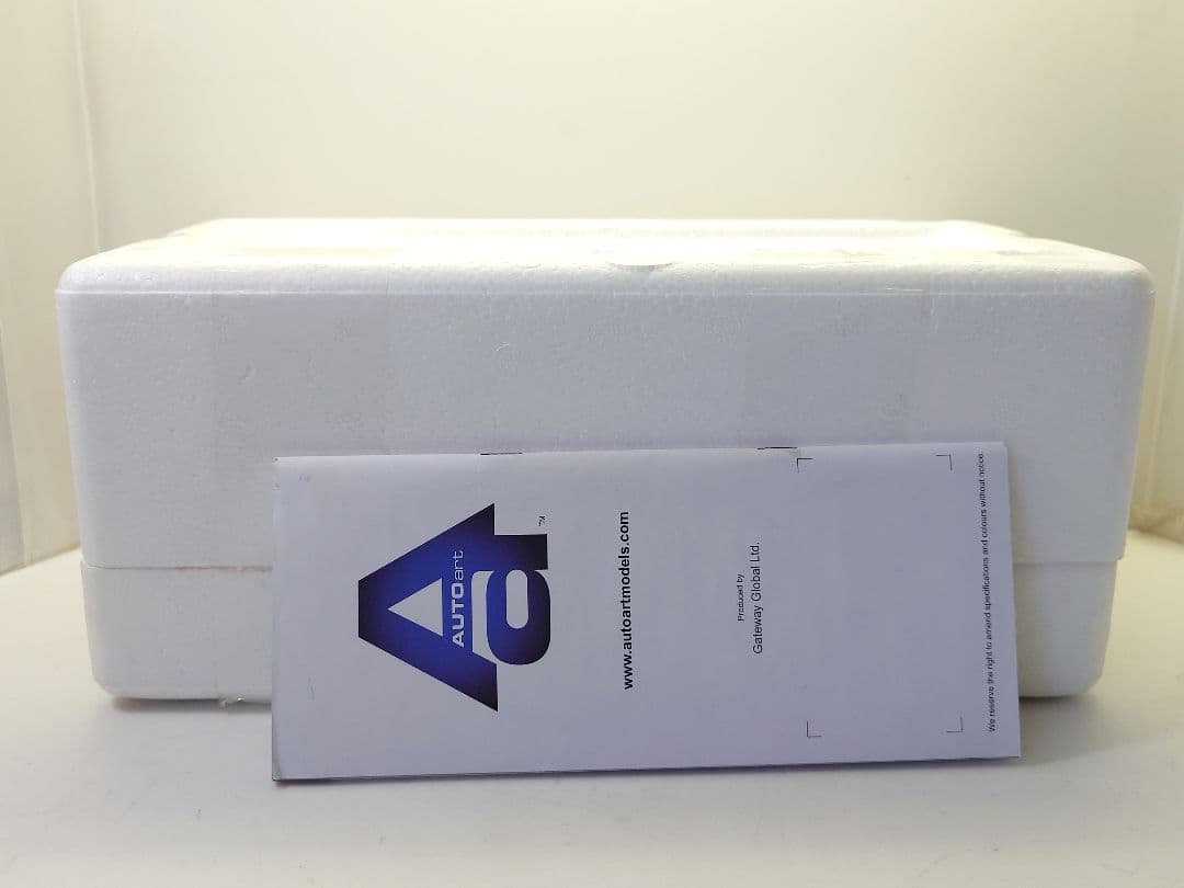 オートアート 1/18 ジープ グランド ワゴニア ホワイト