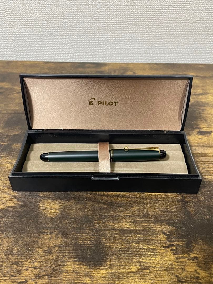 新品未使用　マットグリーン　カスタム　67 字幅F 万年筆　パイロット　ケース付