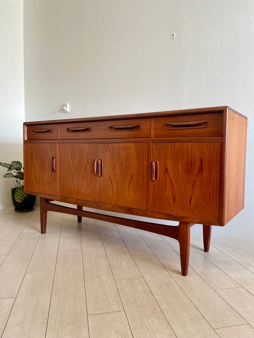 ● ピッツァ　G-PLAN Fresco脚付きサイドボード