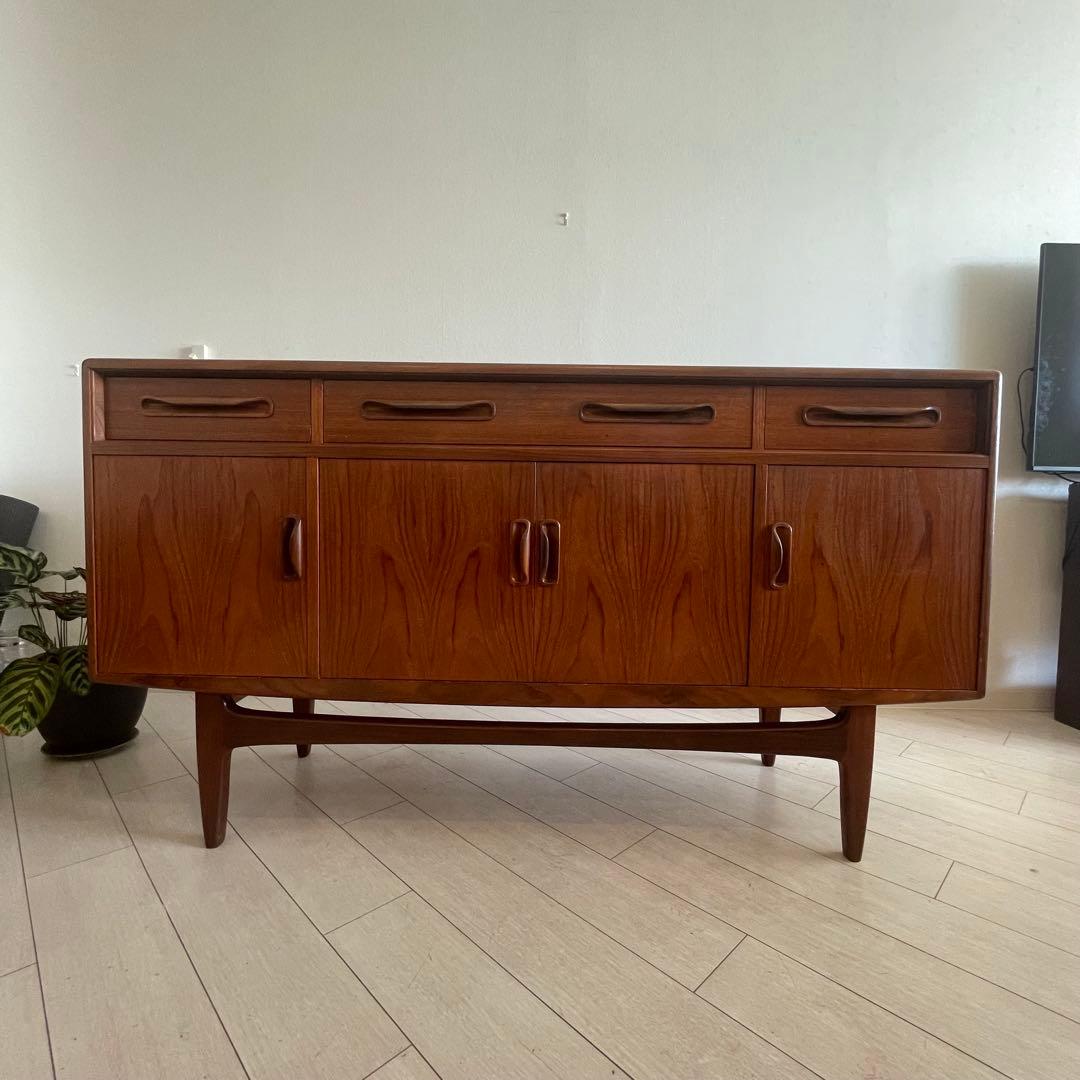 ● ピッツァ　G-PLAN Fresco脚付きサイドボード