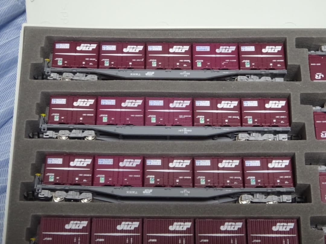 トミックス製コキ107と紫色コンテナセット