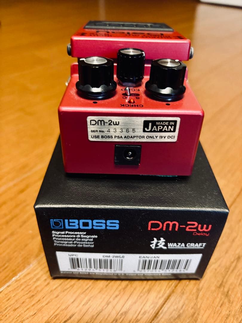 BOSS DM-2w 2年保証あり　箱付き　デジタルディレイ　技　WAZA