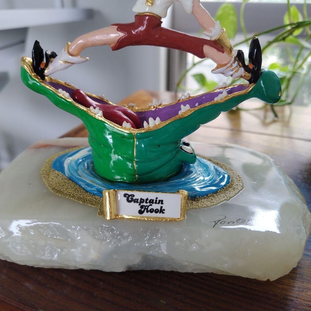レア美品です！DISNEY Captain Hook 天然石 台座 フィギュア