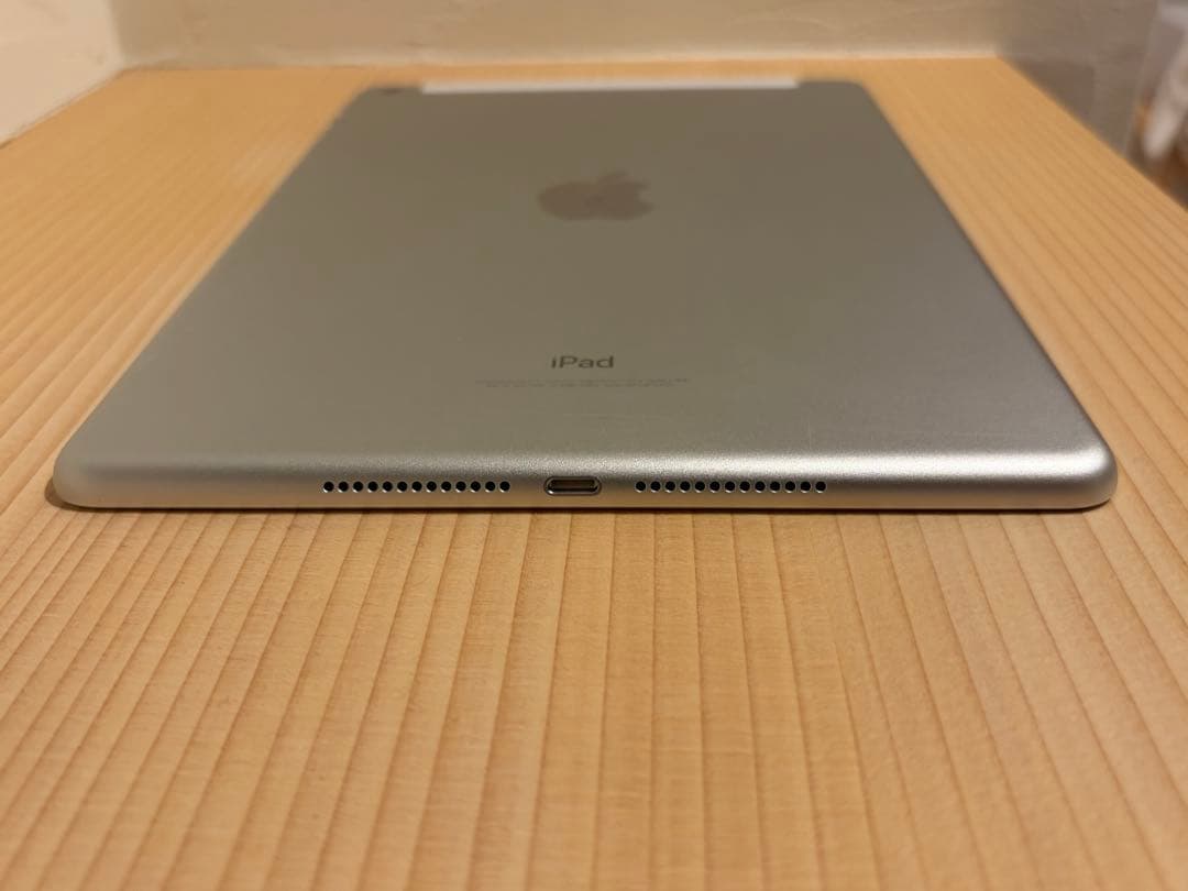【美品】Apple iPad (第6世代) バッテリー100%シルバー本体箱付き