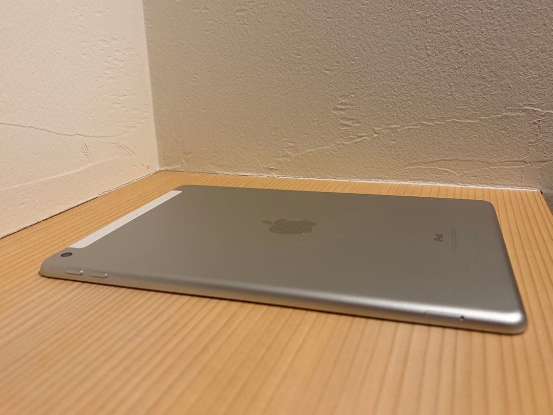 【美品】Apple iPad (第6世代) バッテリー100%シルバー本体箱付き