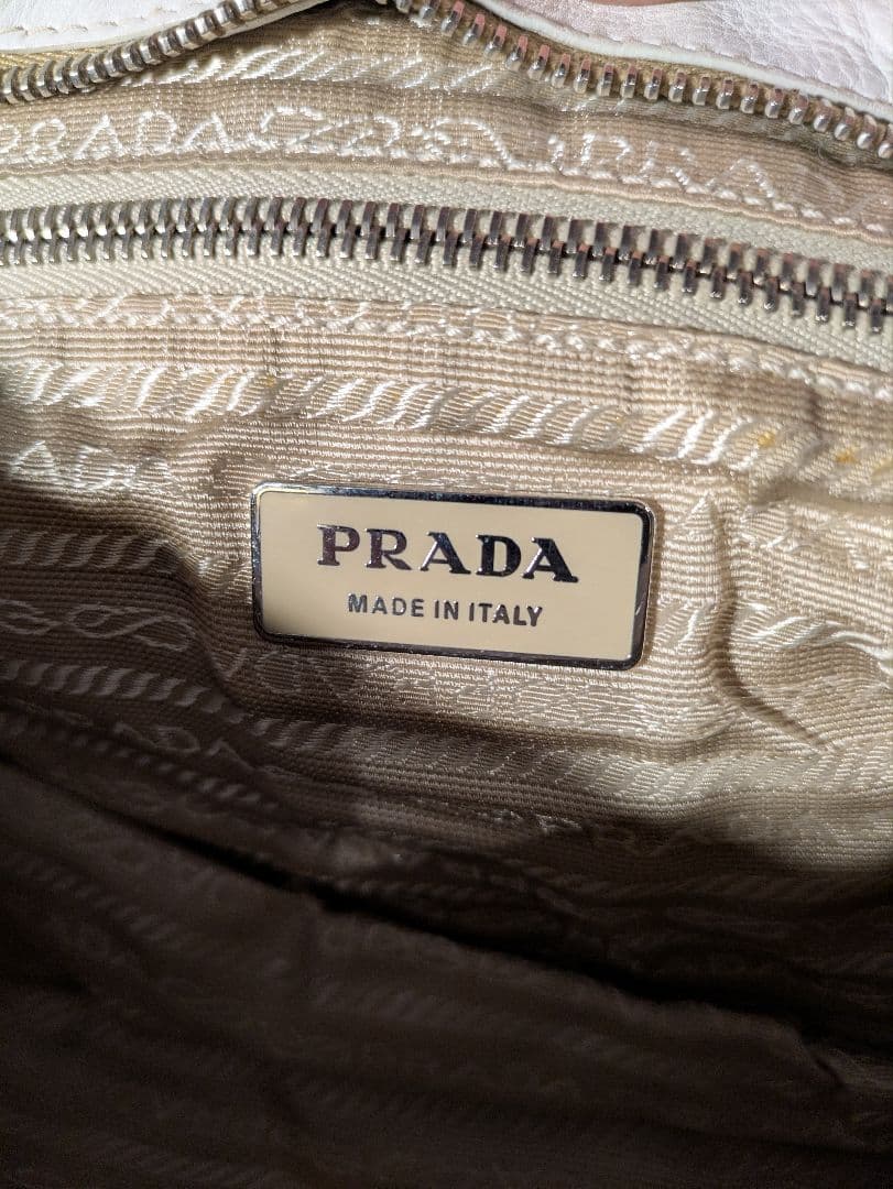 【美品】PRADA 　プラダ　三角プレート　ショルダー　レザー　金具　ナイロン
