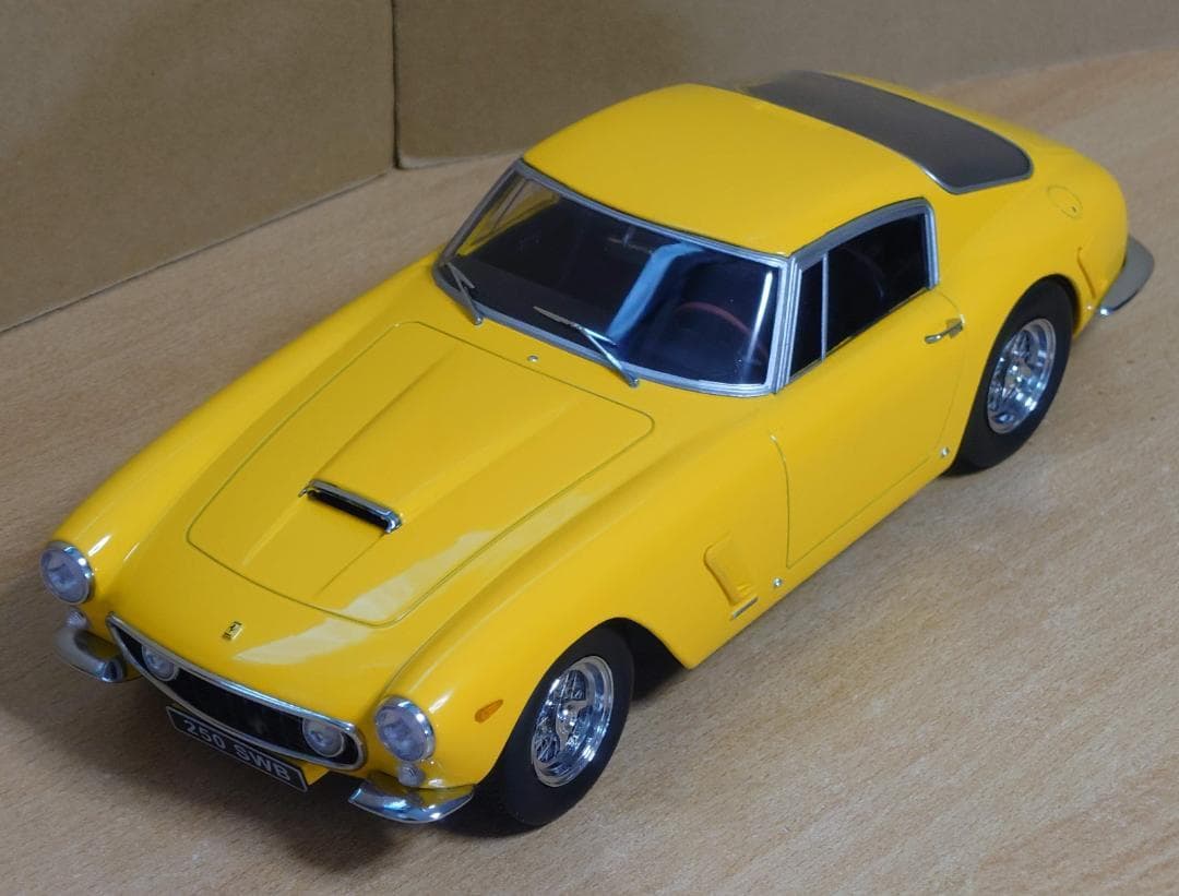 1/18 フェラーリ 250GT 1961 イエロー Ferrari 250GT