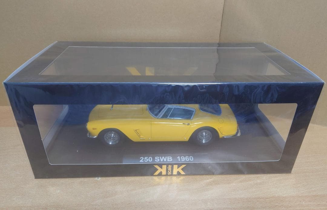 1/18 フェラーリ 250GT 1961 イエロー Ferrari 250GT