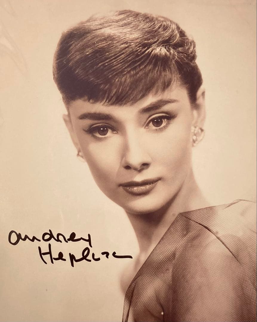 オードリー・ヘプバーン 直筆サイン入り写真 オードリー・ヘップバーン il2