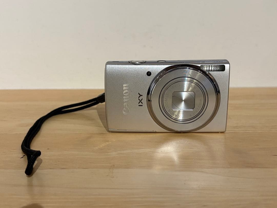 Canon IXY140シルバー コンパクトデジタルカメラ 美品