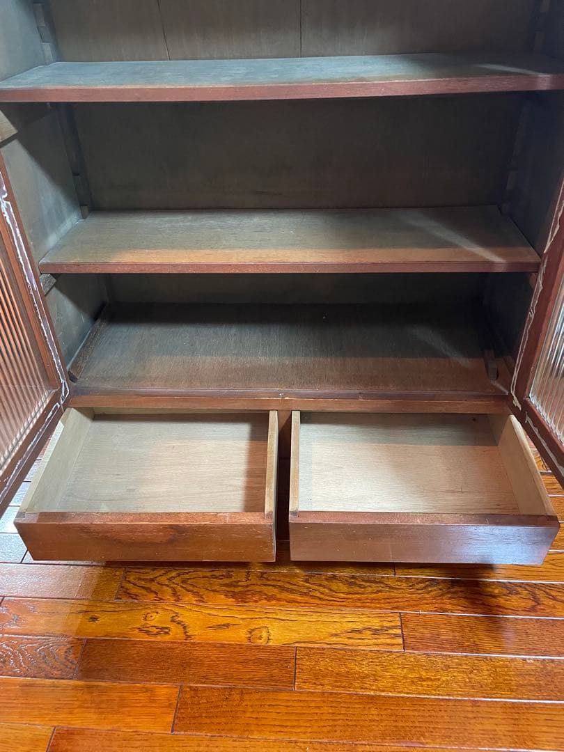 木製キャビネット 波型ガラス扉付き　古道具