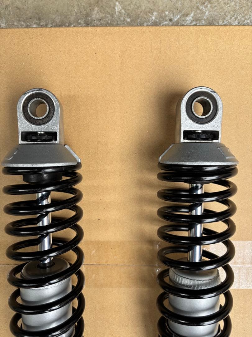 KYB TGS325 リアショック　リアサス