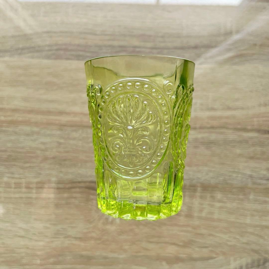 骨董　時代ガラス　ゆらゆらプレスガラス　若草色　百合の紋章　コップ　ウラン