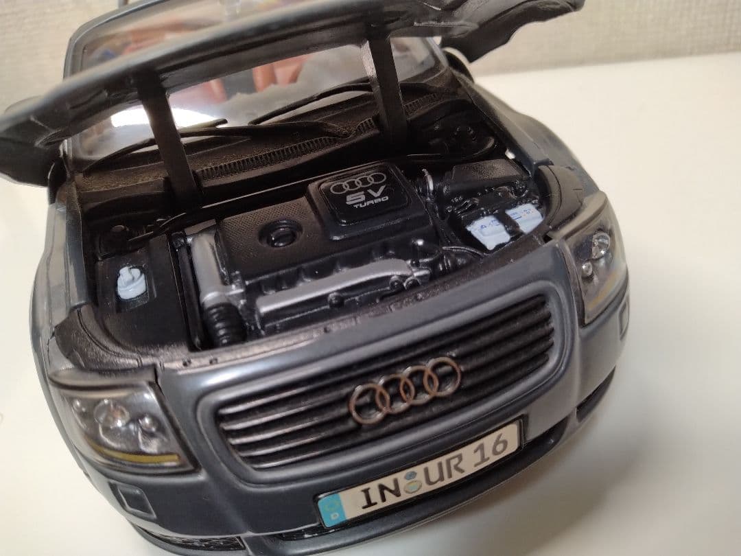 Audi TT ロードスター　1/18