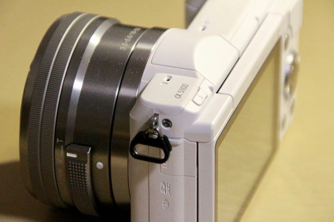 【美品】Sony α5100 ホワイト パワーズームレンズキット SDカード付き
