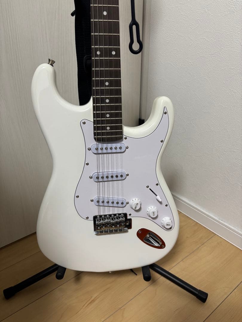 美品　LEGEND by Aria ProII　ストラトキャスタータイプ　エレキ