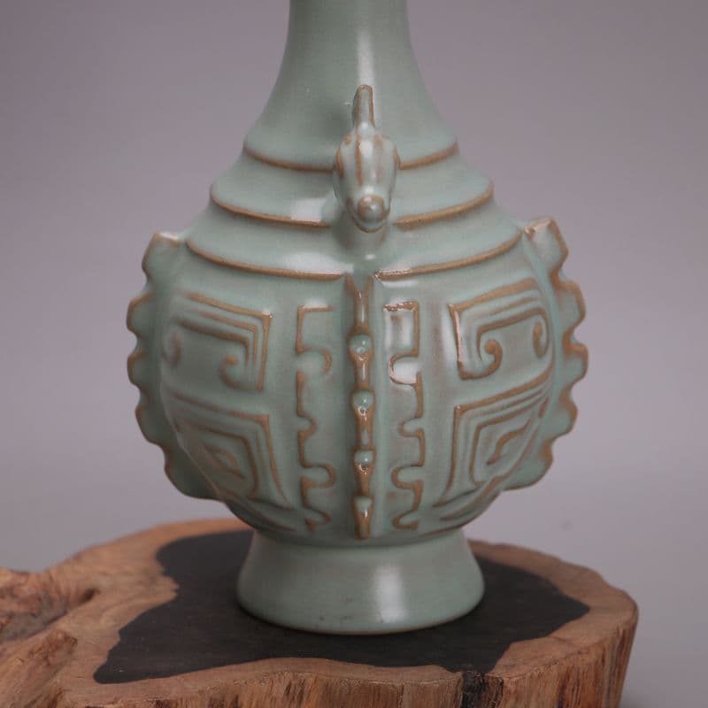 北宋汝窯元祐年双羊回紋尊瓶  景徳鎮 陶磁器 装飾品 工芸品 美術品 置物