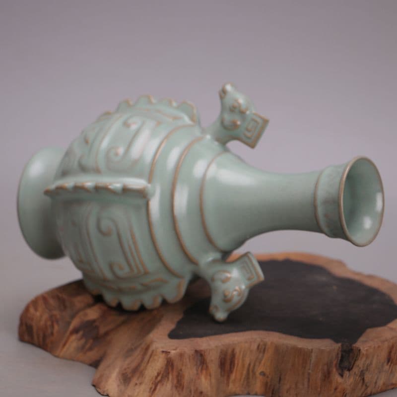 北宋汝窯元祐年双羊回紋尊瓶  景徳鎮 陶磁器 装飾品 工芸品 美術品 置物