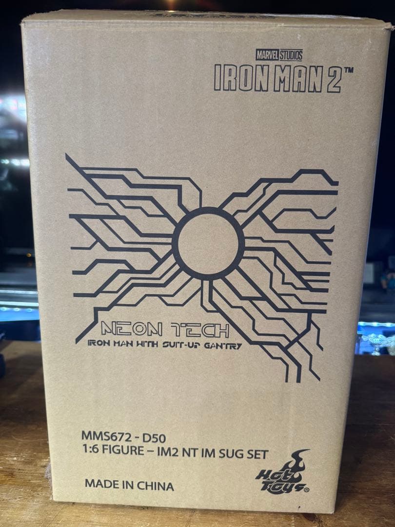 ネオンテック アイアンマン スーツアップガントリー