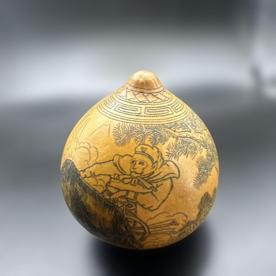 彫刻オブジェ 牛と人物と松のデザイン