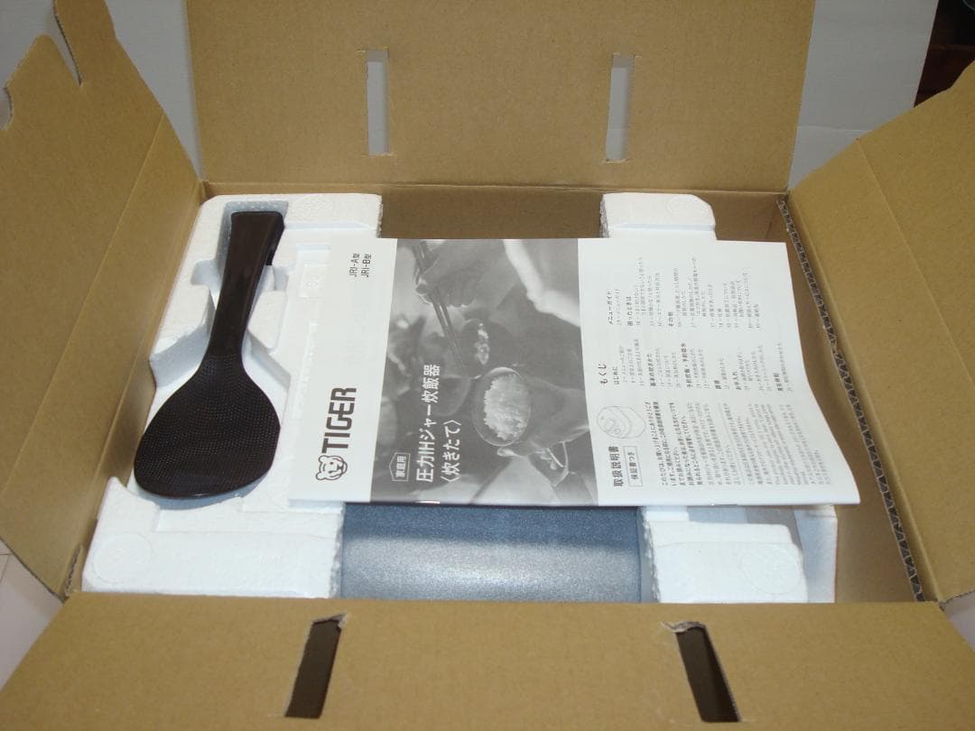 【新品未使用】タイガー圧力IHジャー炊飯器 5.5号炊きJRI-B100