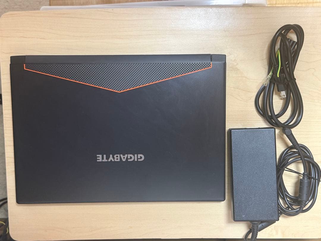 MacBook本体 Gigabyte Aero 15 inch 2018