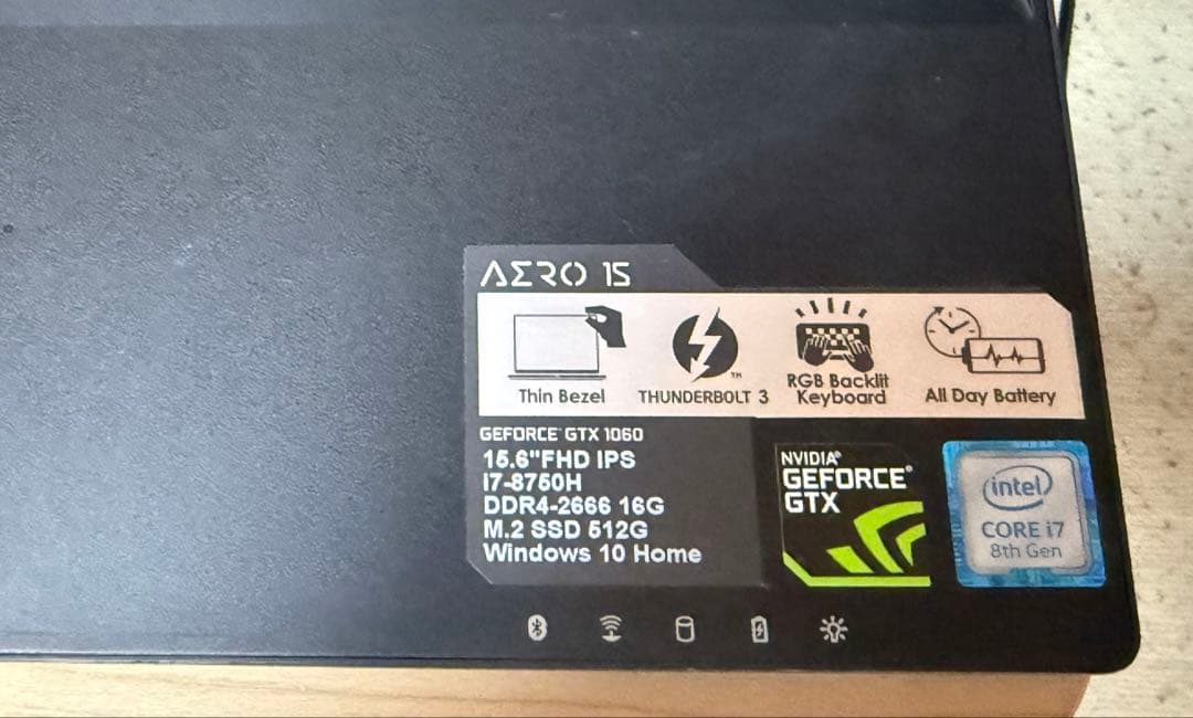 MacBook本体 Gigabyte Aero 15 inch 2018