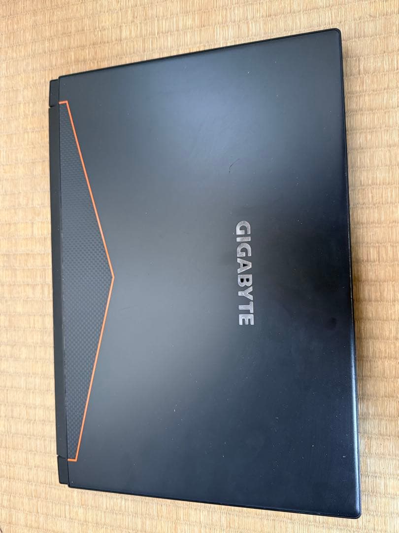 MacBook本体 Gigabyte Aero 15 inch 2018