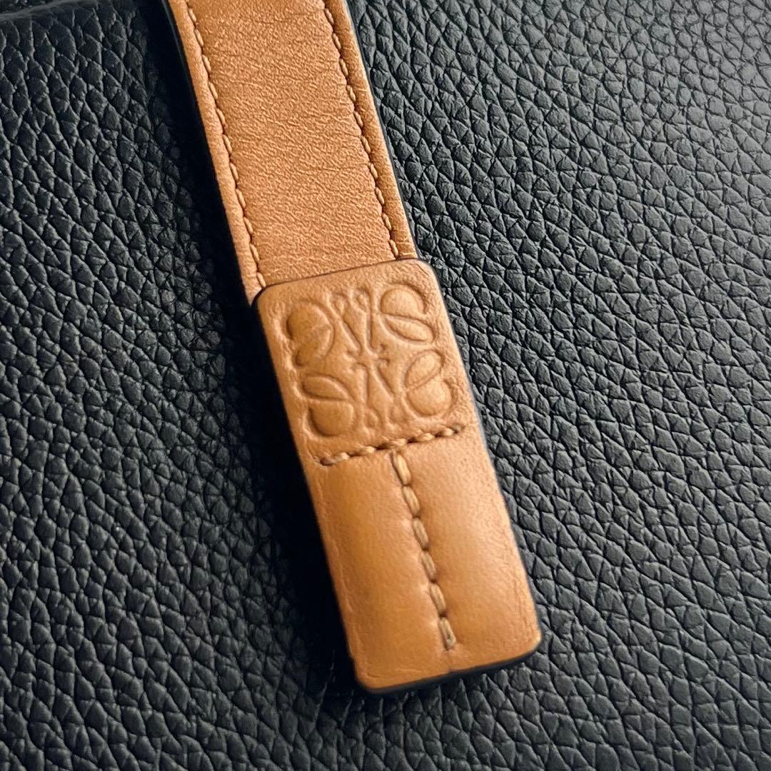 24 美品 LOEWE ロエベ 2つ折り財布
