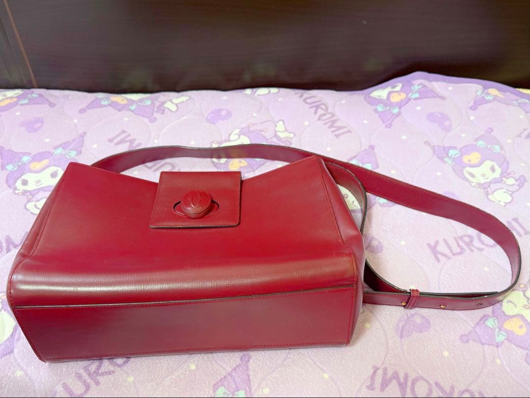 【美品】カルティエショルダーバッグ／ターンロック斜め掛け A4 レザー