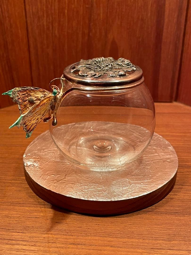 シルバー　透かし彫り　蓋付き小物入れ シルバーエナメル　蝶々　銀製品　工芸品