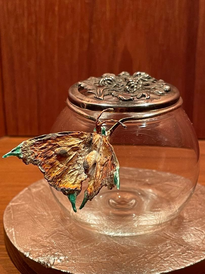 シルバー　透かし彫り　蓋付き小物入れ シルバーエナメル　蝶々　銀製品　工芸品