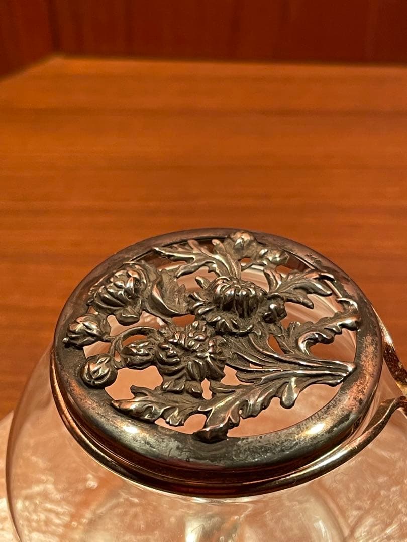 シルバー　透かし彫り　蓋付き小物入れ シルバーエナメル　蝶々　銀製品　工芸品