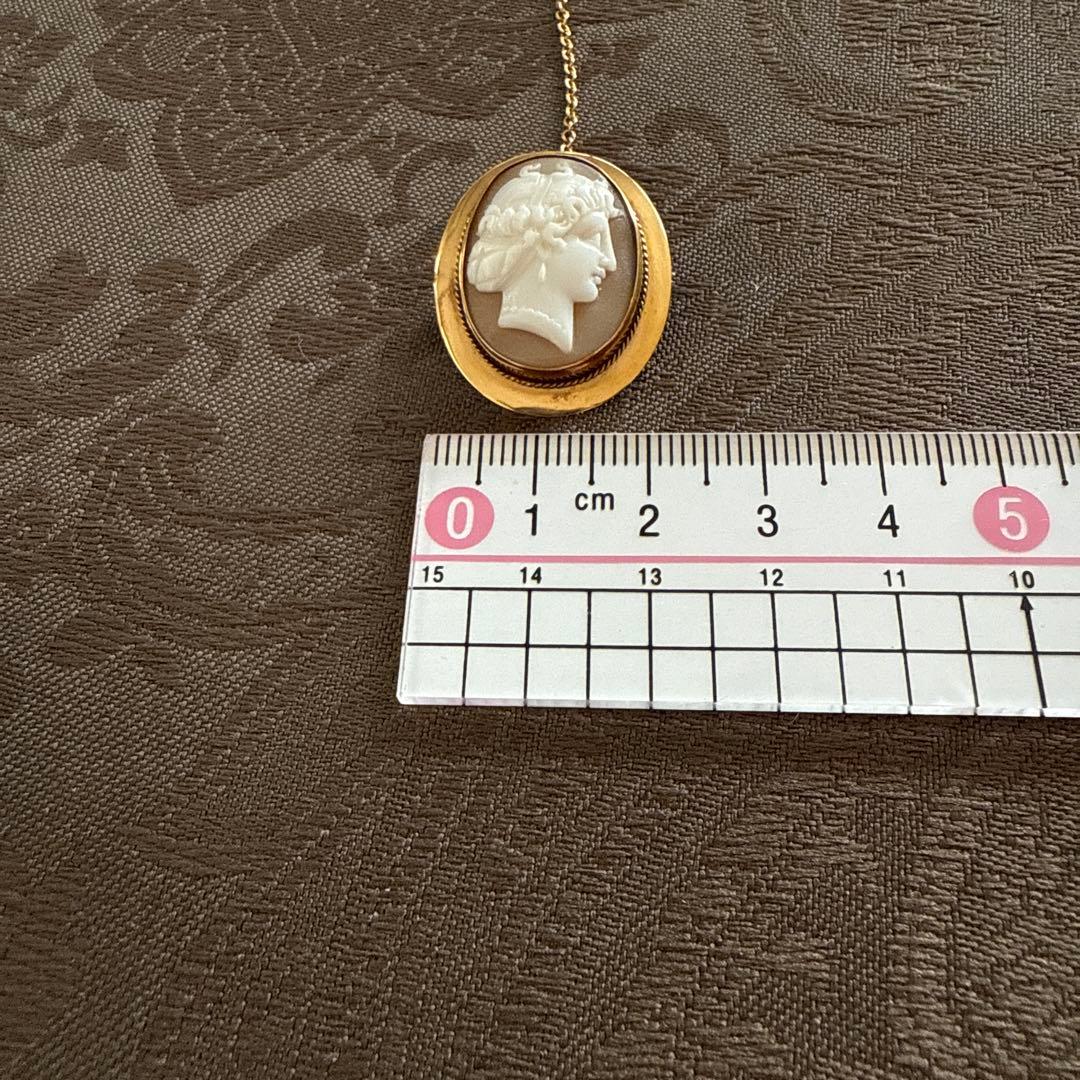 19世紀末アンティークシェルカメオブローチ 9金製、安全チェーン付き、英国