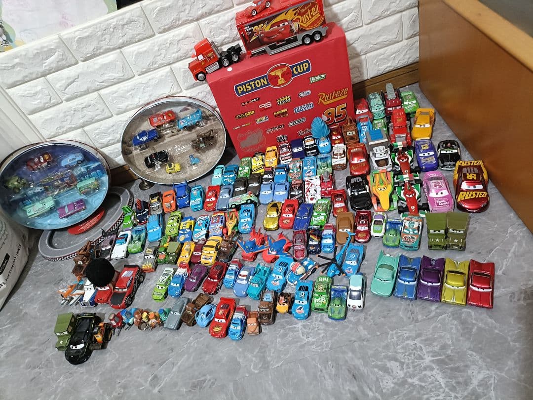 み*る様 カーズ　ミニカー　 ピストンカップセット　トミカ　マテル　カスタムタイ