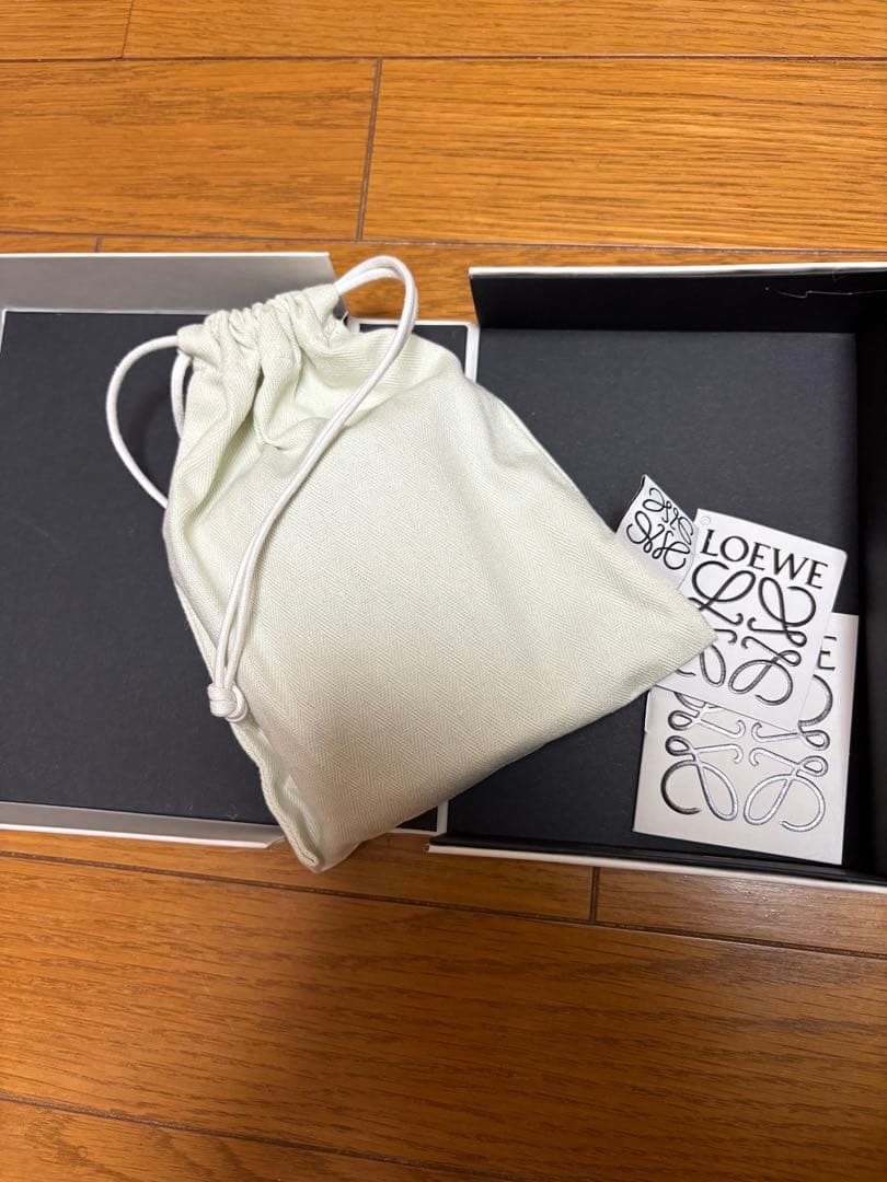 柿*い様 LOEWE ベージュレザー 三つ折り財布