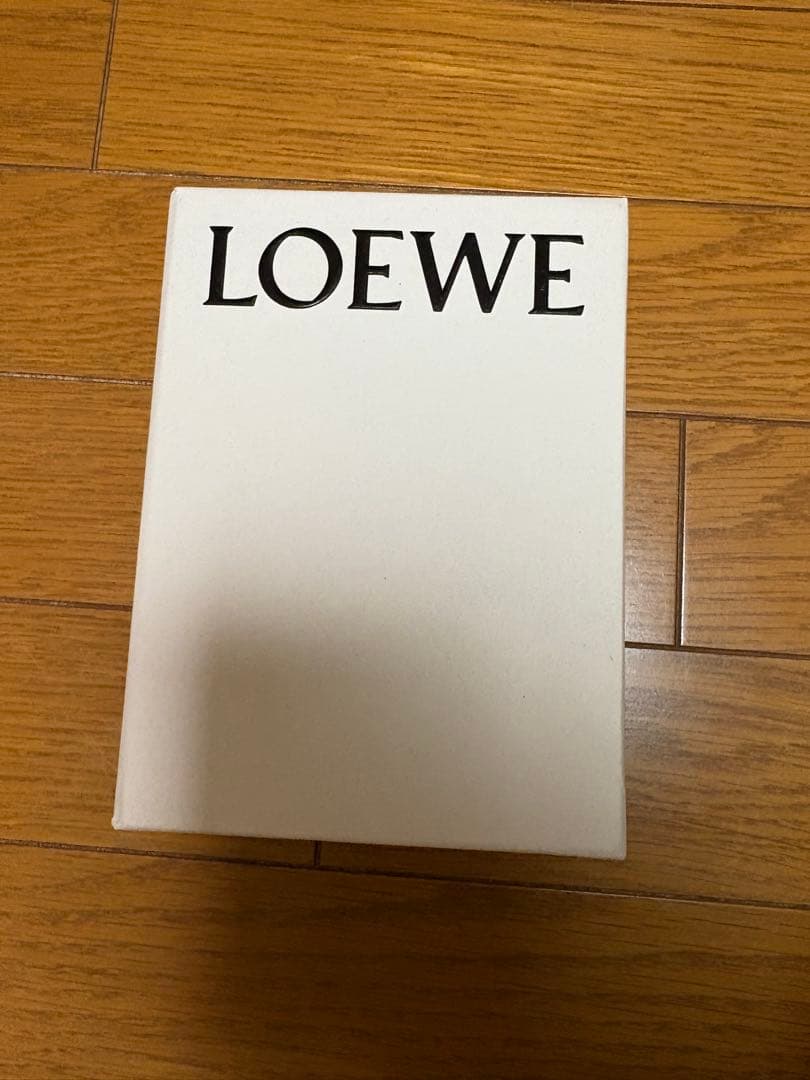 柿*い様 LOEWE ベージュレザー 三つ折り財布